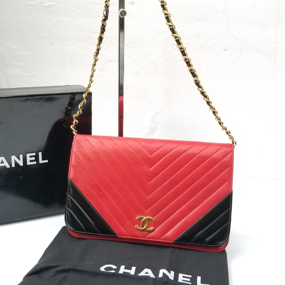 Authentic vintage Chanel Chevron single flap leather chain strap small handbag - Picture 4 of 16